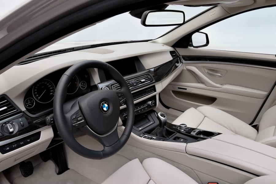  BMW 5-Series Touring 2010 года  (фото 25 из 75)